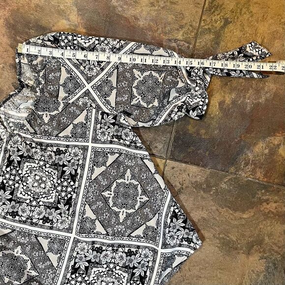 Unique Spectrum Women’s XL Geometric Patterned Blouse - Picture 5 of 11